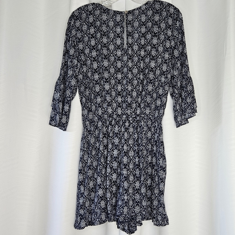 Abercrombie & Fitch navy romper with 3/4 bell sleeves and ruffled hem size M - Picture 2 of 12